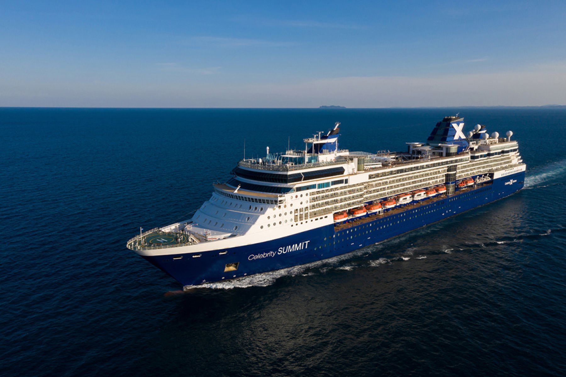 Лайнер Celebrity Summit